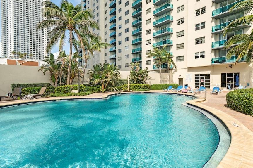 Cozy Ocean View Apartment By Miami Te Espera - Hallandale 11E Hollywood Exterior photo